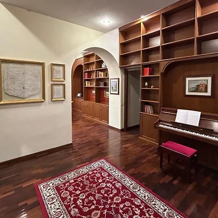 Colosseum's Custodian - 115 M2 * Rome